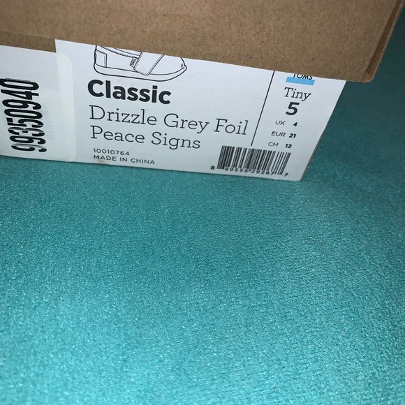 TOMS NWT Classic Drizzle Grey Foil Peace Signs 5 - Picture 5 of 6